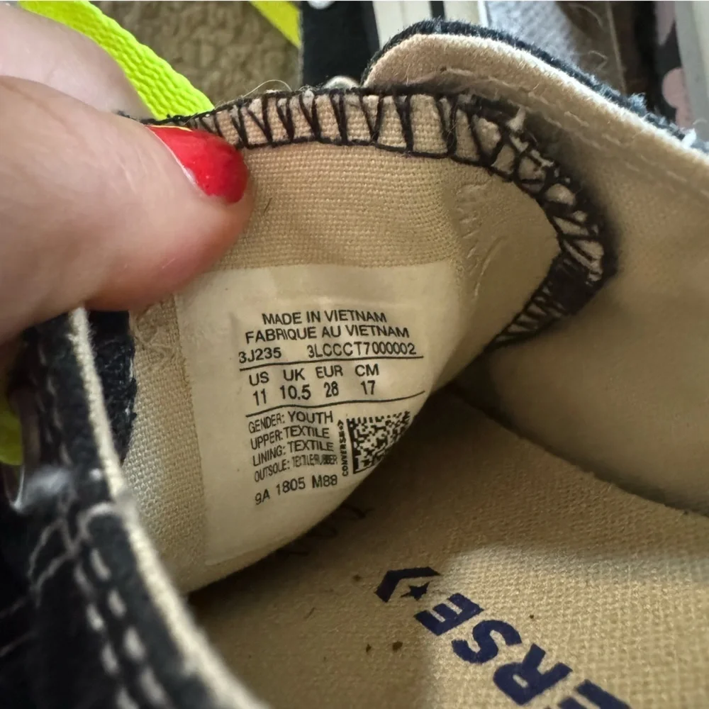 Converse Chuck Taylor Always On Hearts platform sneaker and black sneakers 11 - Picture 6 of 11